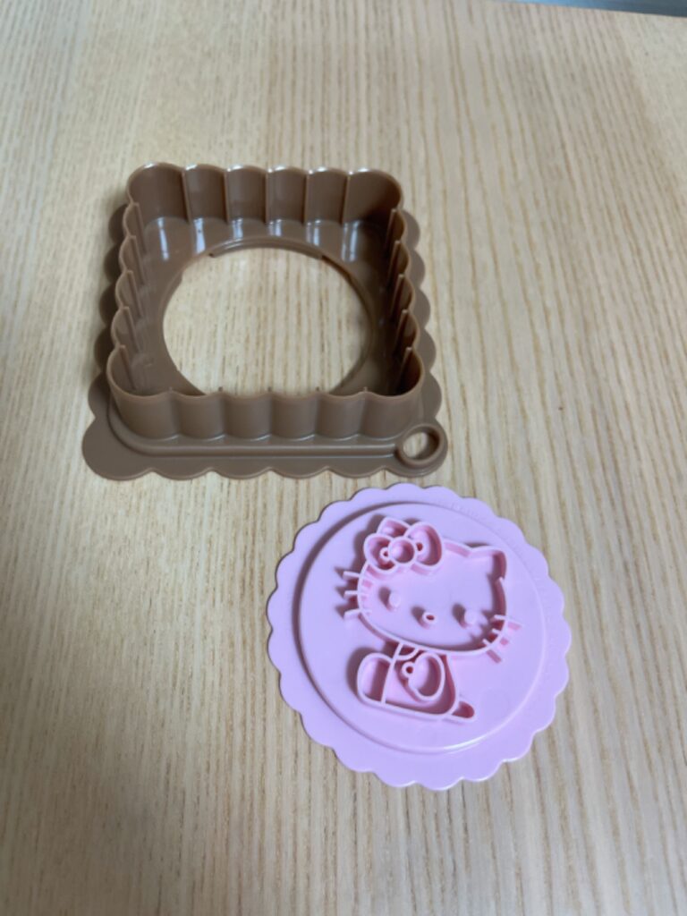 サンドイッチメーカー　キティ ダイソー 一気に可愛く華やかに！